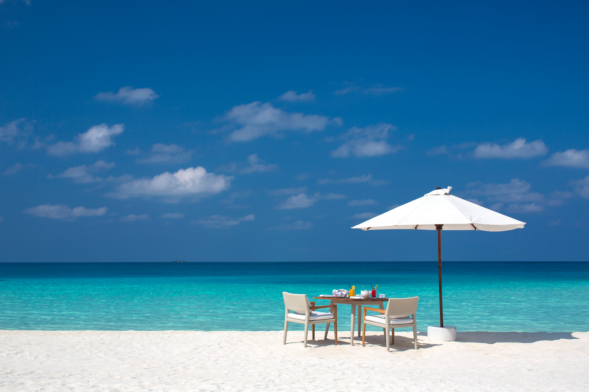 Мальдивы пляж бескрайний