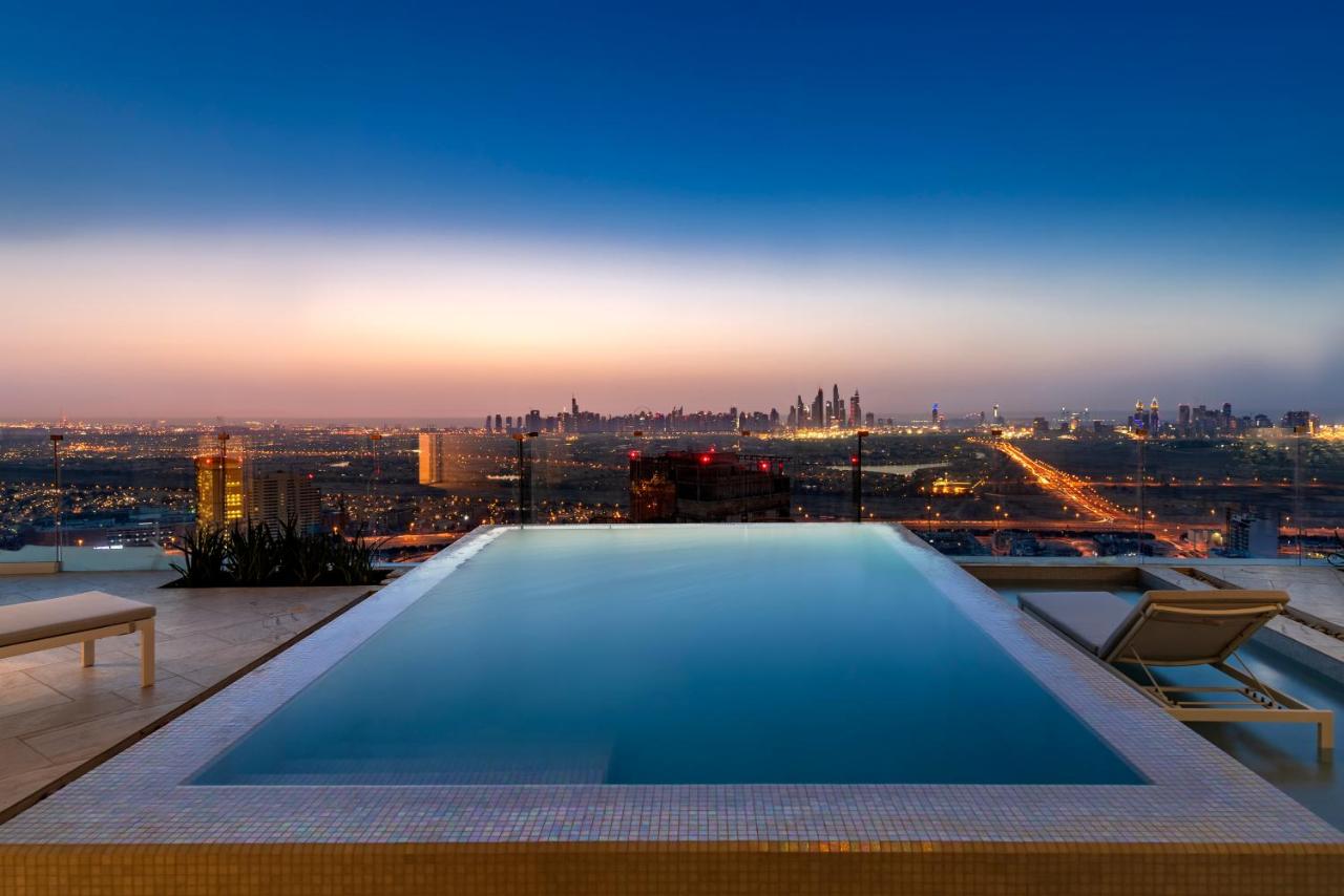 Дубай бассейн